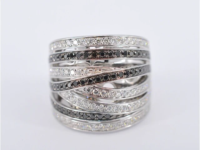 Witgouden design ring met witte en zwarte briljanten diamanten - afbeelding 7 van  10
