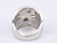 Witgouden design ring met witte en zwarte briljanten diamanten - afbeelding 8 van  10