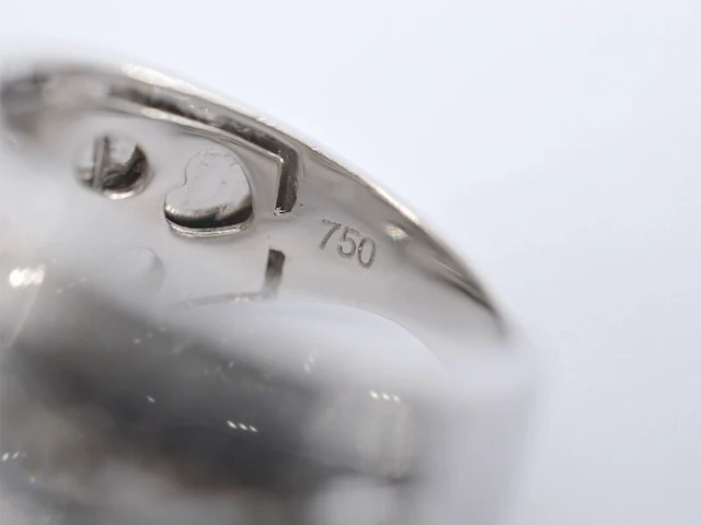 Witgouden design ring met witte en zwarte briljanten diamanten - afbeelding 9 van  10