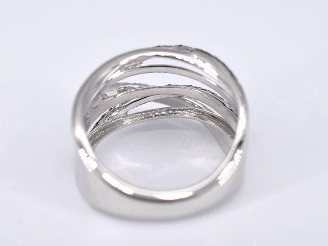 Witgouden design ring met witte en zwarte briljanten diamanten - afbeelding 7 van  8
