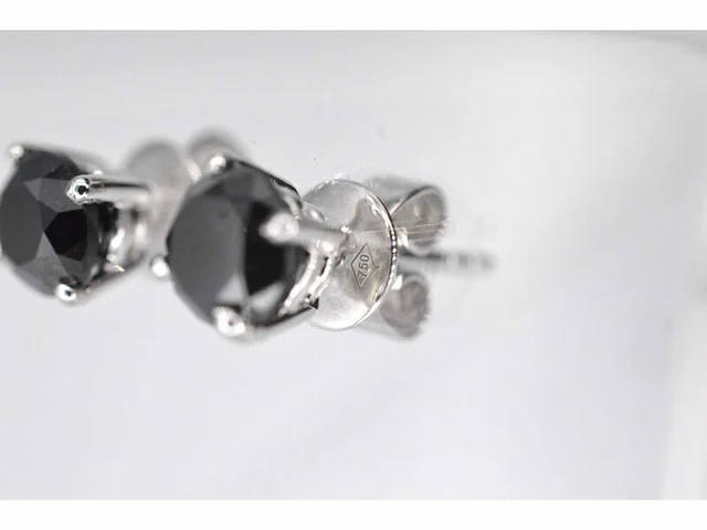 Witgouden diamanten entourage oorbellen met zwarte diamanten - afbeelding 7 van  11