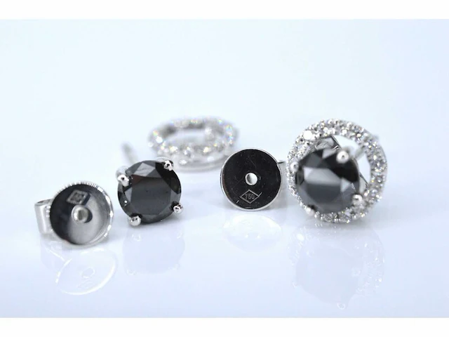 Witgouden diamanten entourage oorbellen met zwarte diamanten - afbeelding 9 van  11