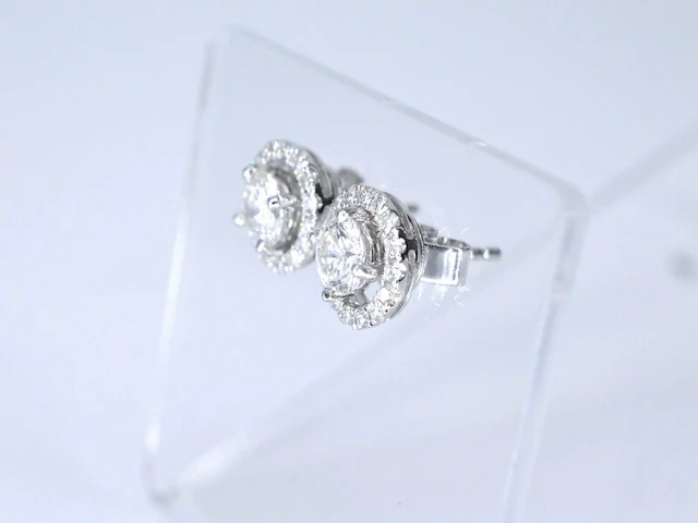 Witgouden diamanten entourage oorbellen van 1.50 carat - afbeelding 3 van  8