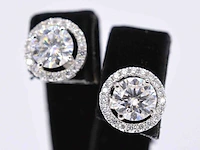 Witgouden diamanten entourage oorbellen van 1.80 carat - afbeelding 1 van  9