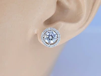 Witgouden diamanten entourage oorbellen van 1.80 carat - afbeelding 2 van  9