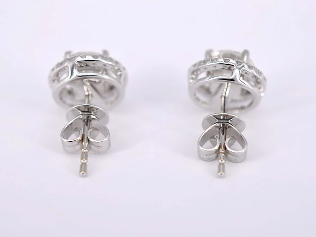 Witgouden diamanten entourage oorbellen van 1.80 carat - afbeelding 5 van  9