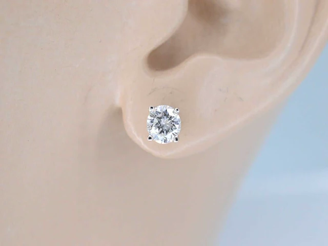 Witgouden diamanten oorbellen van 1.00 carat - afbeelding 2 van  5