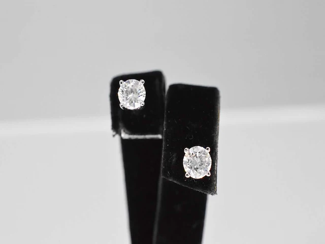 Witgouden diamanten oorbellen van 1.00 carat - afbeelding 4 van  5