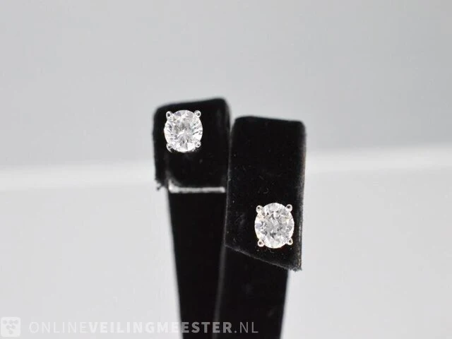 Witgouden diamanten oorbellen van 1.00 carat - afbeelding 3 van  4