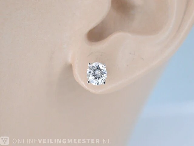 Witgouden diamanten oorbellen van 1.00 carat - afbeelding 2 van  4