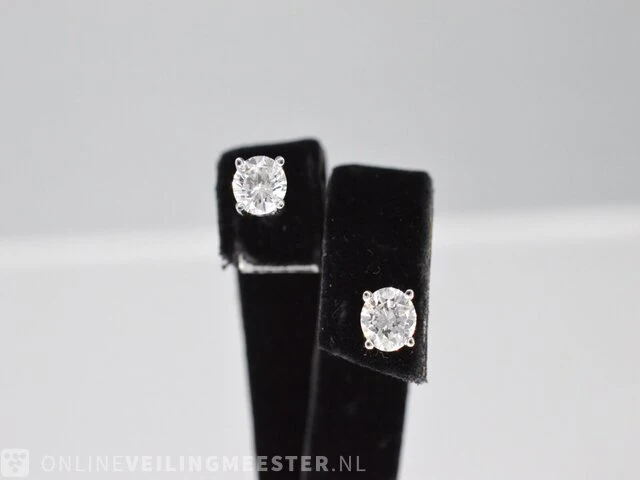 Witgouden diamanten oorbellen van 1.00 carat - afbeelding 3 van  4