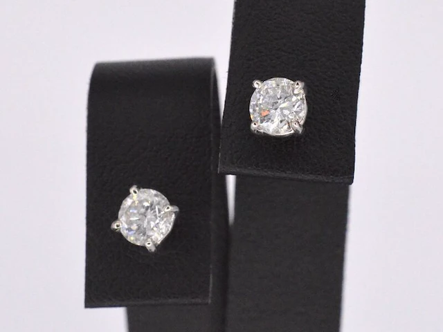 Witgouden diamanten oorbellen van 1.00 carat - afbeelding 1 van  7