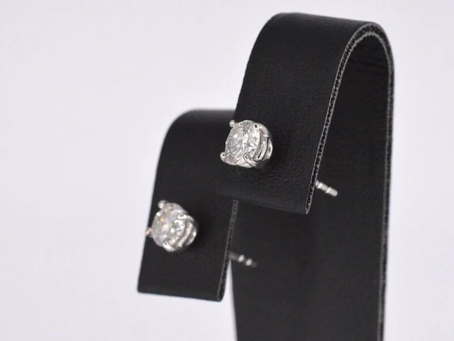 Witgouden diamanten oorbellen van 1.00 carat - afbeelding 3 van  7