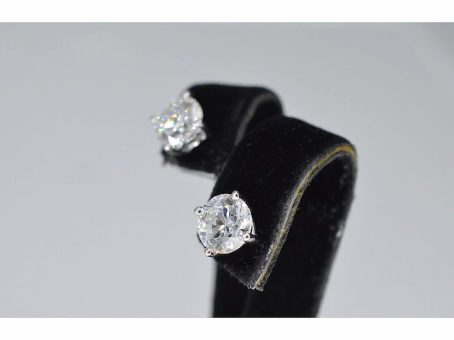 Witgouden diamanten oorbellen van 1.00 carat - afbeelding 6 van  8
