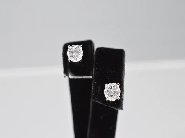 Witgouden diamanten oorbellen van 1.04 carat - afbeelding 3 van  6
