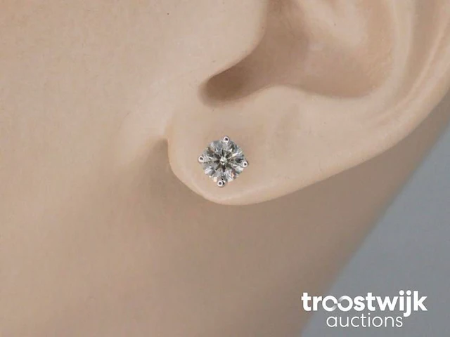 Witgouden diamanten oorbellen van 1.20 carat - afbeelding 2 van  5