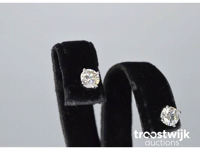 Witgouden diamanten oorbellen van 1.20 carat - afbeelding 3 van  5