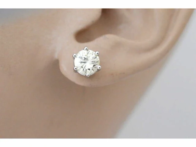 Witgouden diamanten oorbellen van 1.50 carat - afbeelding 2 van  6
