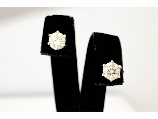 Witgouden diamanten oorbellen van 1.50 carat - afbeelding 3 van  6