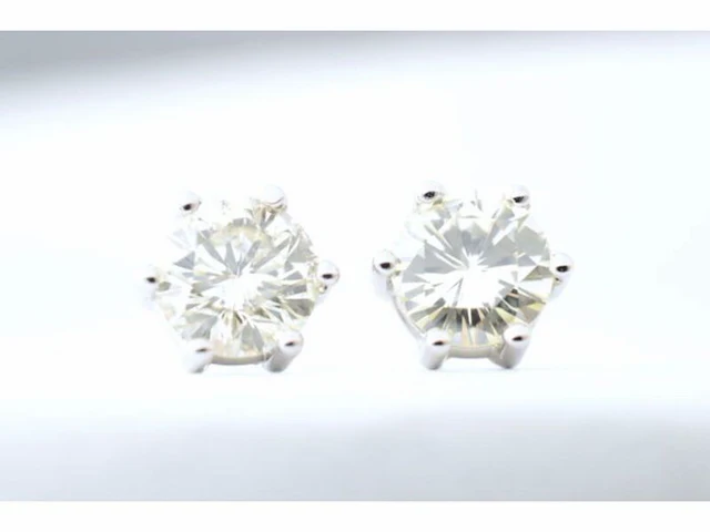 Witgouden diamanten oorbellen van 1.50 carat - afbeelding 4 van  6