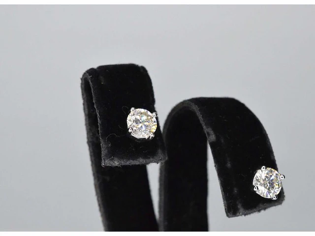 Witgouden diamanten oorbellen van 1.50 carat - afbeelding 3 van  6