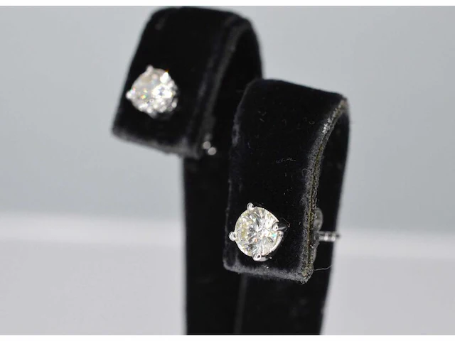 Witgouden diamanten oorbellen van 1.50 carat - afbeelding 4 van  6