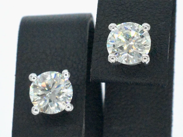 Witgouden diamanten oorbellen van 2.00 carat - afbeelding 8 van  9