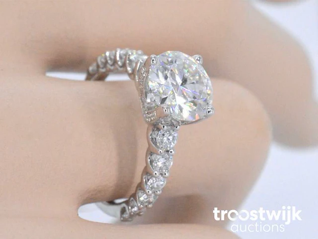Witgouden diamanten ring met een gemaakte briljant cut van 3.00 carat - afbeelding 2 van  9