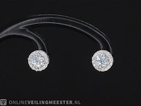 Witgouden diamanten solitair oorbellen met een entourage van 1.26 carat - afbeelding 1 van  9