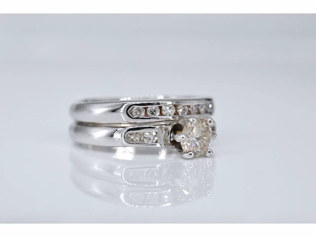 Witgouden dubbele ring met een briljant geslepen diamant - afbeelding 4 van  8