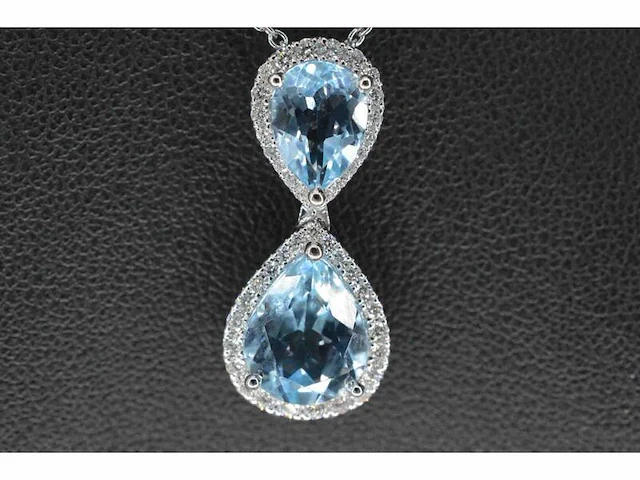 Witgouden entourage hanger bezet met topaas en diamanten, excl. ketting - afbeelding 1 van  8