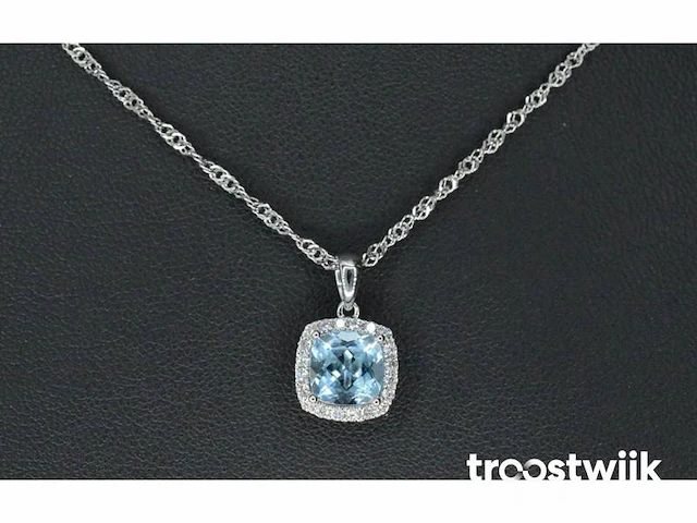 Witgouden entourage hanger bezet met topaas en diamanten - afbeelding 2 van  7