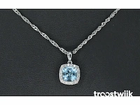 Witgouden entourage hanger bezet met topaas en diamanten - afbeelding 2 van  7