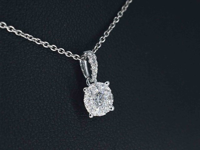 Witgouden entourage hanger met briljant geslepen diamanten, excl. ketting - afbeelding 4 van  7