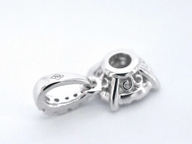 Witgouden entourage hanger met briljant geslepen diamanten set 1 - afbeelding 7 van  7