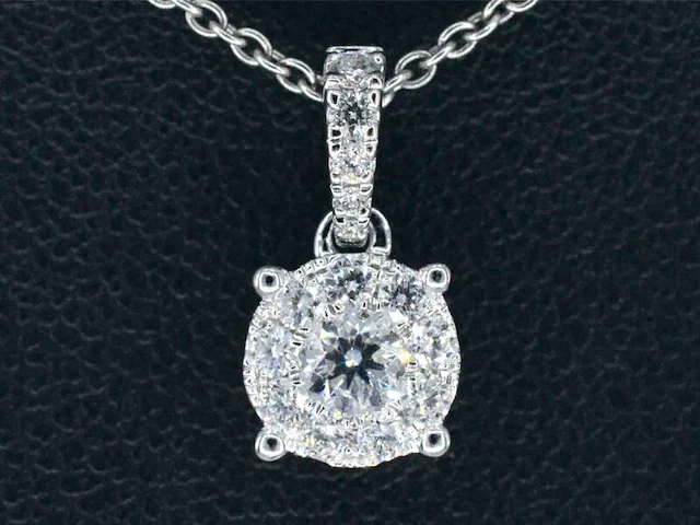 Witgouden entourage hanger met briljant geslepen diamanten - afbeelding 1 van  7