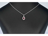 Witgouden entourage hanger met diamanten en robijn, excl. ketting - afbeelding 2 van  8