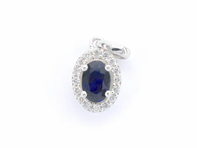 Witgouden entourage hanger met diamanten en saffier, excl. ketting - afbeelding 1 van  6