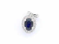 Witgouden entourage hanger met diamanten en saffier, excl. ketting - afbeelding 1 van  6