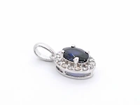 Witgouden entourage hanger met diamanten en saffier, excl. ketting - afbeelding 4 van  6