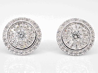 Witgouden entourage oorbellen gezet met 1.20 carat - afbeelding 1 van  6