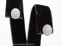 Witgouden entourage oorbellen met diamant - afbeelding 1 van  5