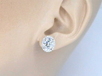 Witgouden entourage oorbellen met diamanten en een gemaakte ovale briljant - afbeelding 4 van  11