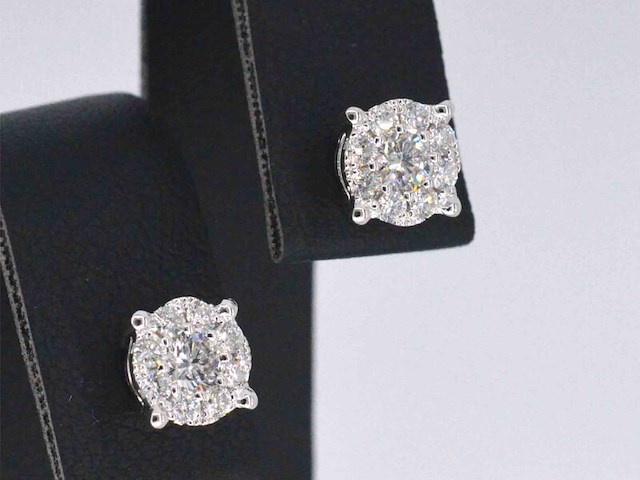 Witgouden entourage oorbellen met diamanten - afbeelding 4 van  9