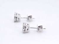 Witgouden entourage oorbellen met diamanten - afbeelding 5 van  9