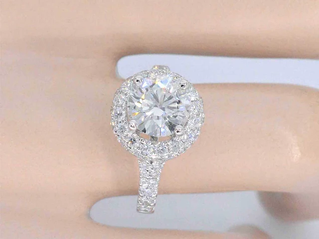 Witgouden entourage ring briljant 2.00 ct - afbeelding 3 van  10