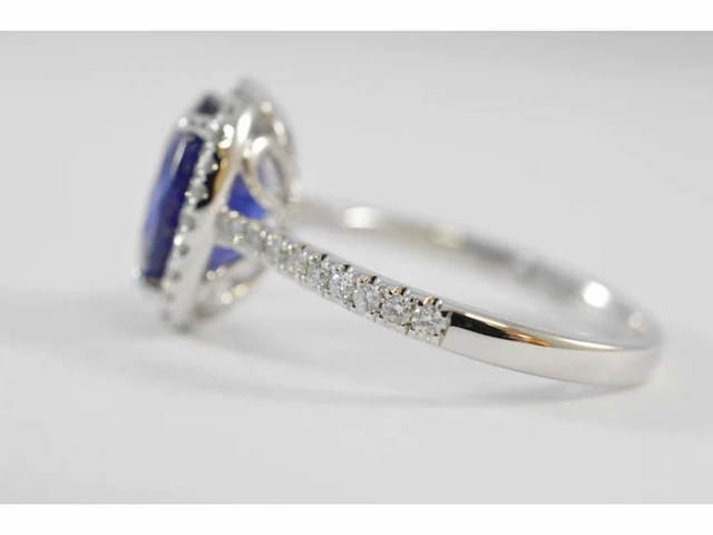 Witgouden entourage ring diamant saffier - afbeelding 6 van  7