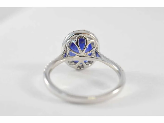 Witgouden entourage ring diamant saffier - afbeelding 7 van  7
