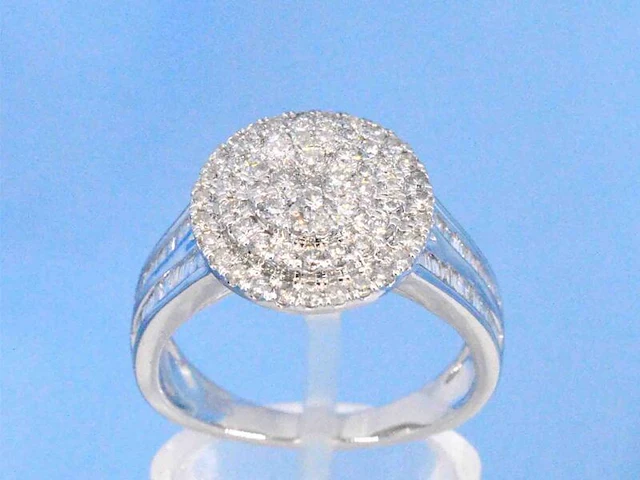 Witgouden entourage ring met 1.00 carat diamanten - afbeelding 1 van  12