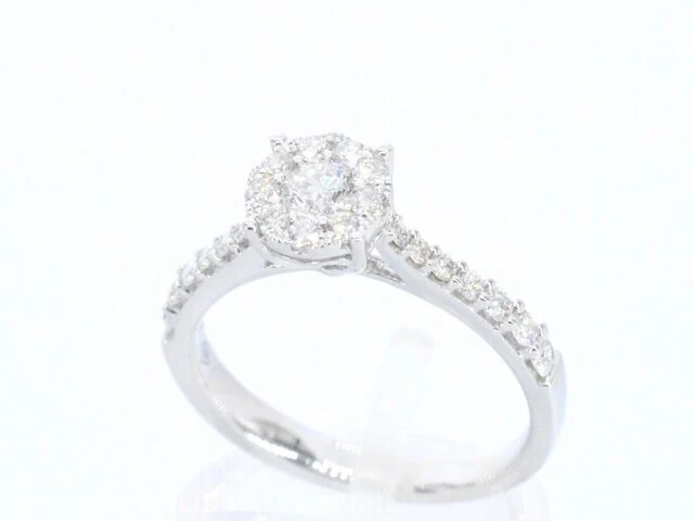 Witgouden entourage ring met briljant geslepen diamanten - afbeelding 4 van  10